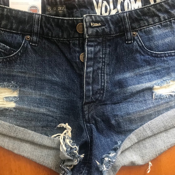 Volcom Shorts - Picture 2 of 6